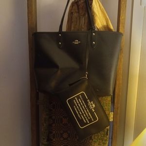 AUTHENTIC COACH BLK TOTE w pouch